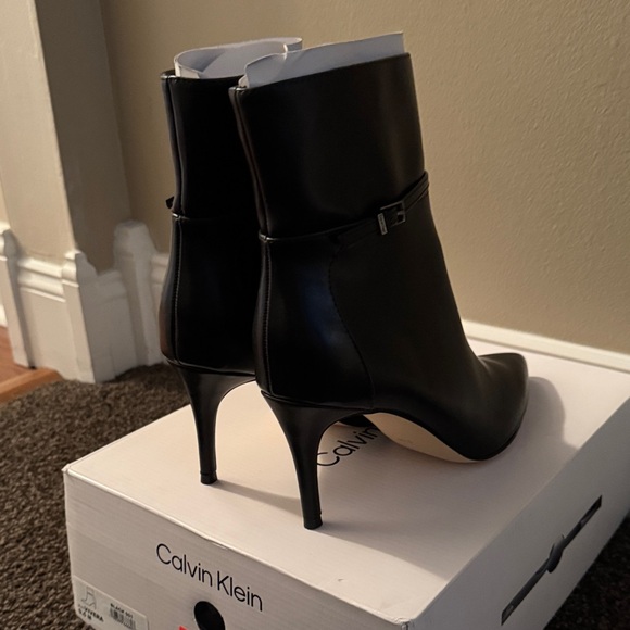 Calvin Klein Women's Sleek Black Heeled Boots size 9 1/2 - Picture 9 of 11